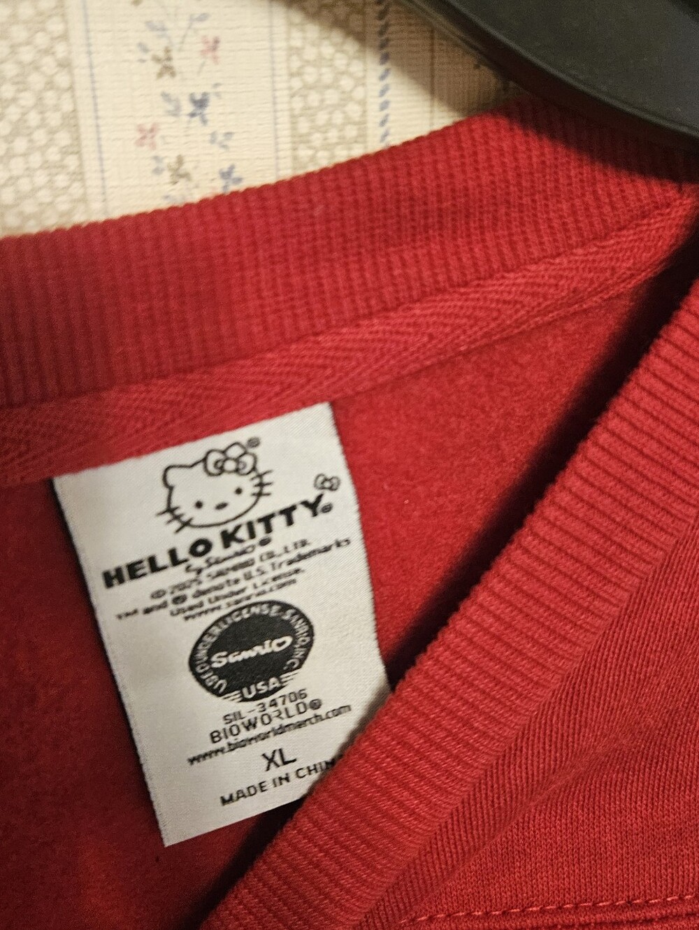 Hello Kitty Sweatshirt - Picture 4 of 4